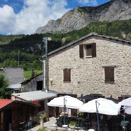 Auberge Lou Jas Soleilhas Esterno foto