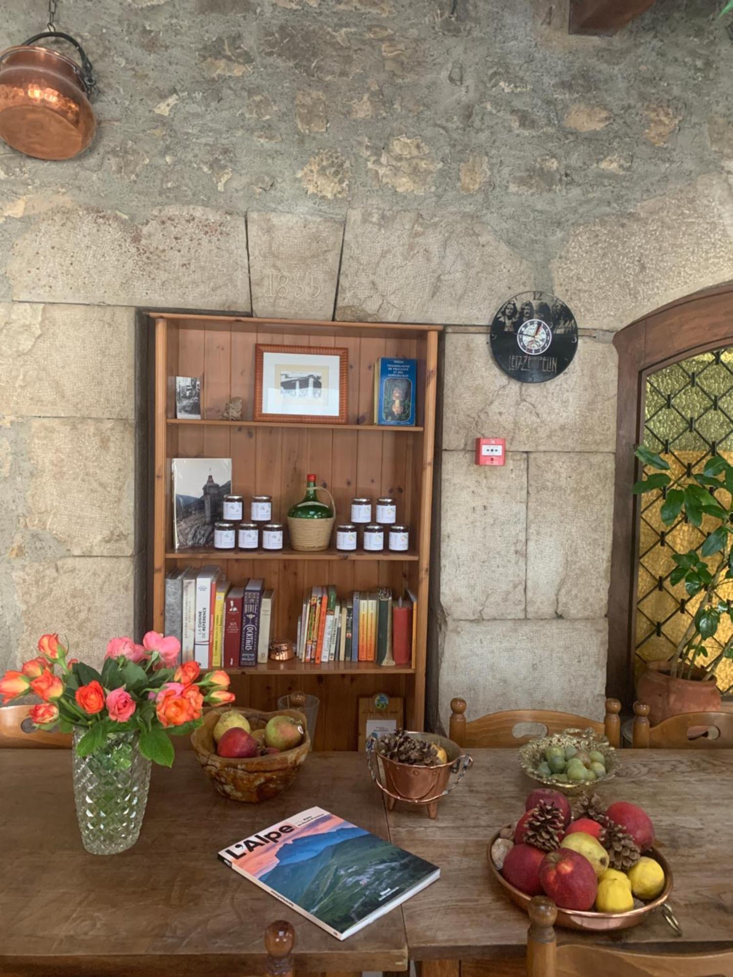 Auberge Lou Jas Soleilhas Esterno foto